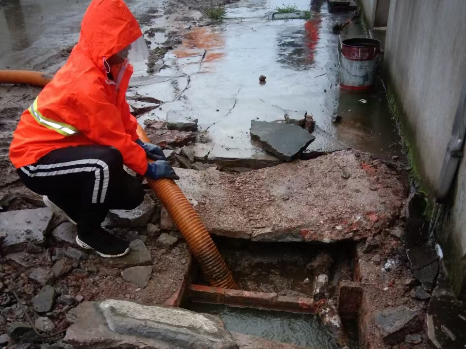 文水专业清理污水池 炜誉市政以规范流程守护城市 “肠道”