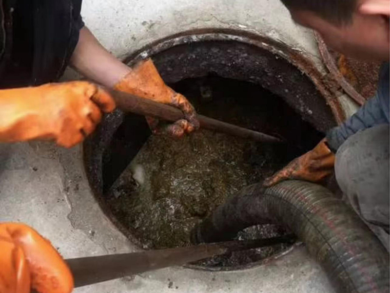 文水清理化粪池时如何避免沼气的危害?